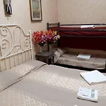 ゲストハウス Botel Inn ローマ