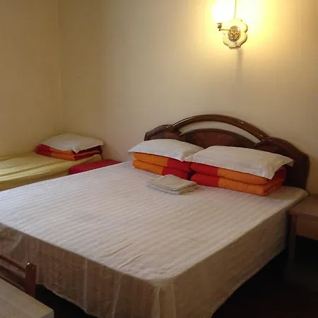 Botel Inn 3*